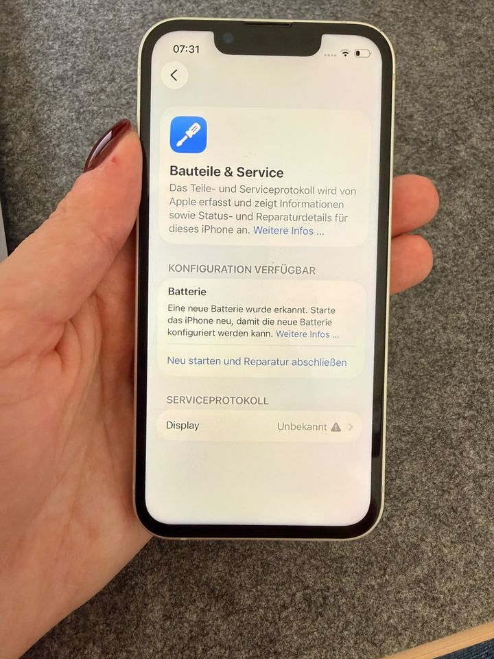 iPhone 13 mini · Weiß – Originalfoto 2 von 8