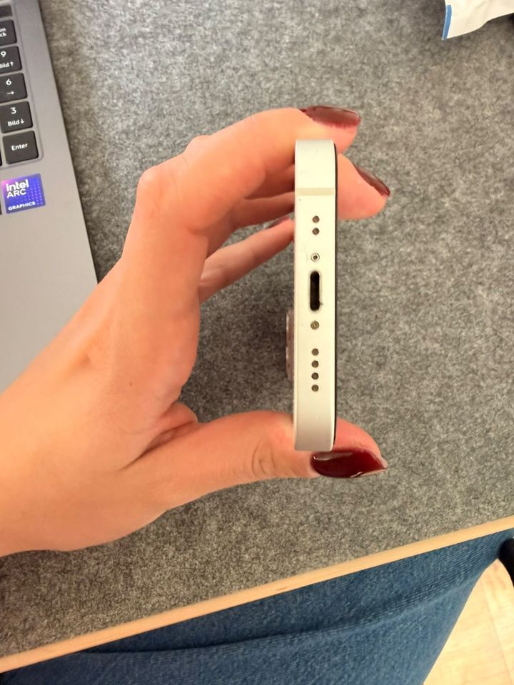 iPhone 13 mini · Weiß – Originalfoto 4 von 8