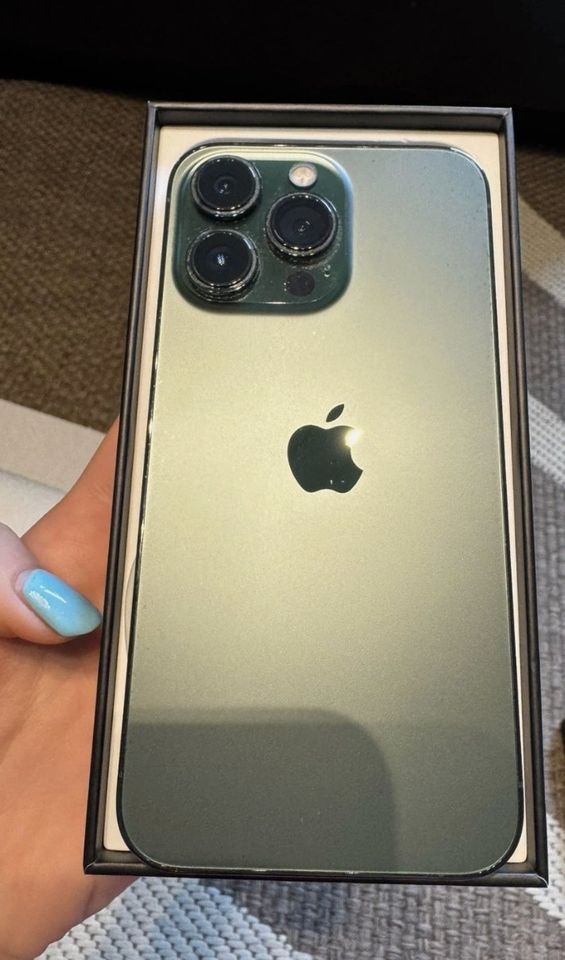 iPhone 13 Pro · Smaragdgrün – Originalfoto 2 von 9