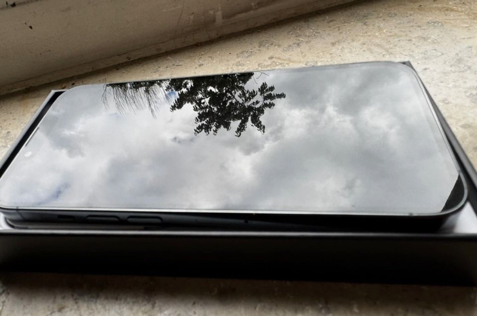 iPhone 13 Pro · Smaragdgrün – Originalfoto 5 von 9