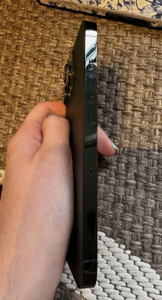 iPhone 13 Pro · Smaragdgrün – Originalfoto 6 von 9