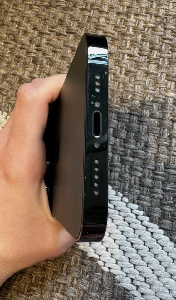 iPhone 13 Pro · Smaragdgrün – Originalfoto 7 von 9