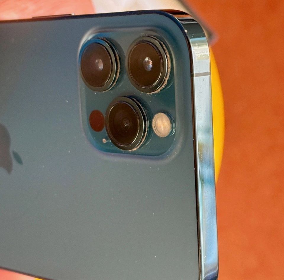 iPhone 12 Pro Max · Pazifikblau – Originalfoto 6 von 8